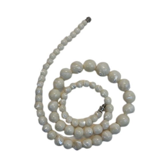 Natural Mother of Pearl Graduated Iridescent Creamy Swirl Beaded Necklace Vtg - Picture 3 of 8